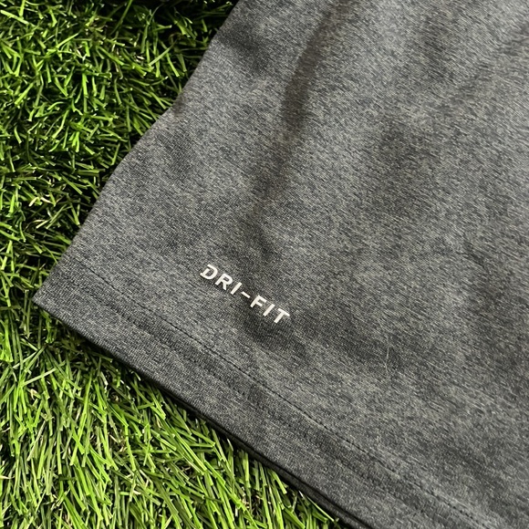 Youth Nike Oregon Ducks Dri-Fit Long Sleeve T-shirt - Picture 3 of 4